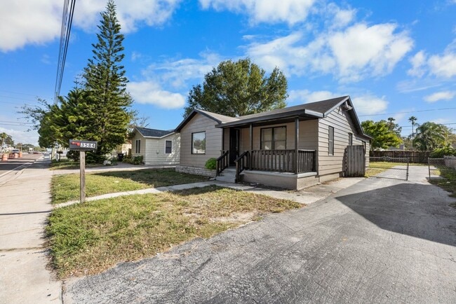 Photo - Cute St Pete Bungalow 3/1