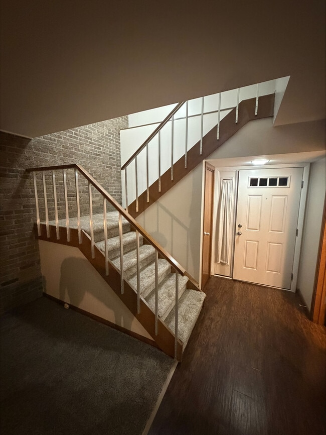 Building Photo - 26415 Center Ridge Rd Unit #4