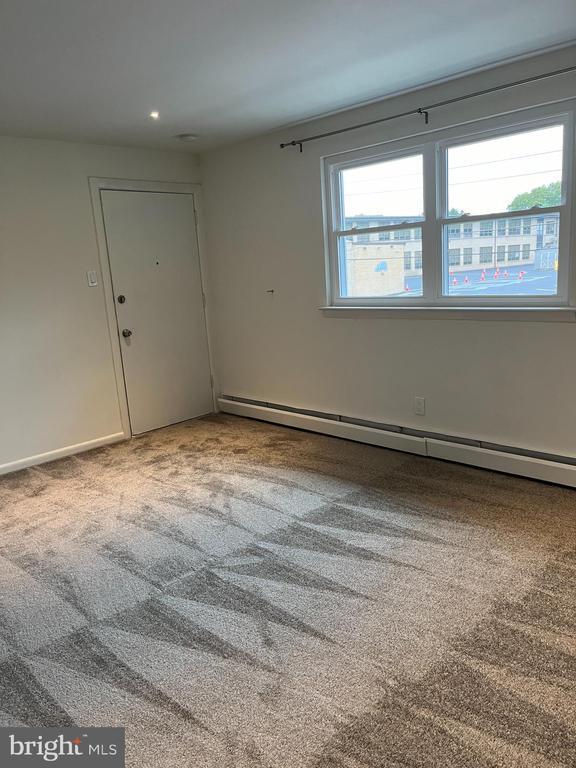 Building Photo - 1 E Rodgers St Rental