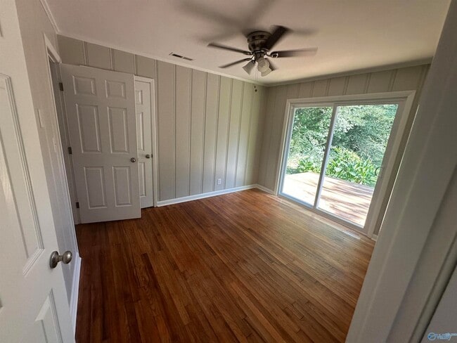 Photo - 2007 College St SE