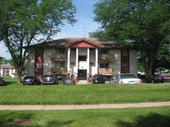 Crest Manor - Crest Manor Apartments