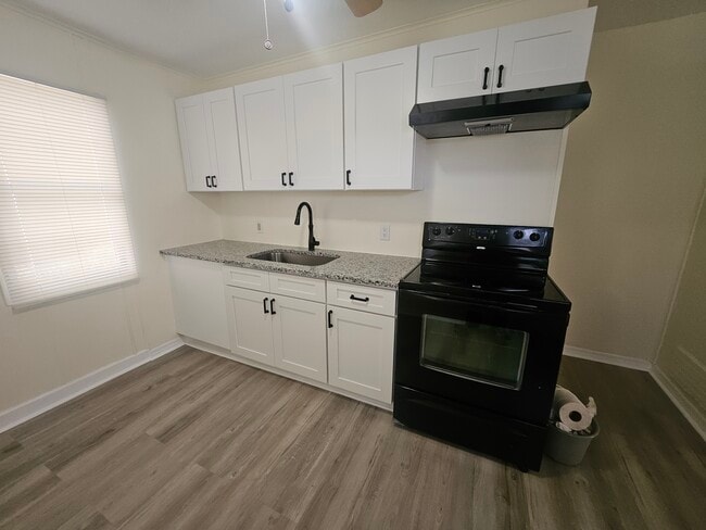 Building Photo - 7009 Old Middleburg Rd S Unit 7009