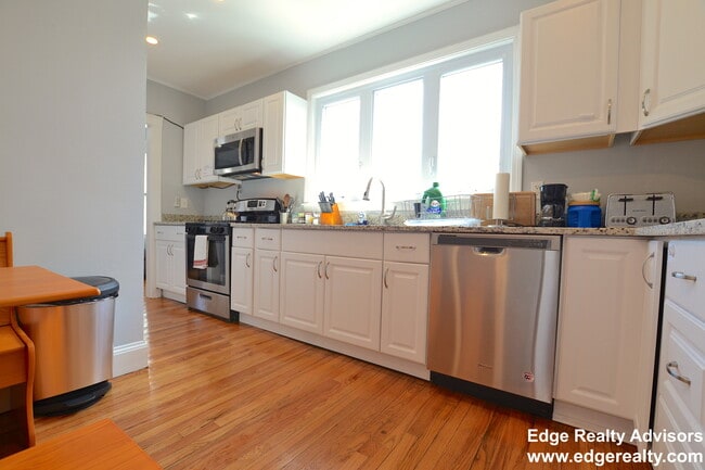 Building Photo - 68 S Crescent Circuit Cres Unit 2