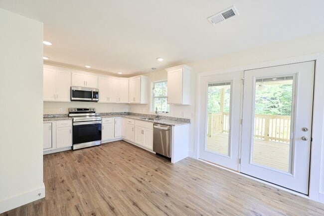 2013 Rosemary Dr
