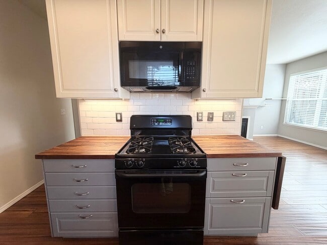 Photo - 6931 N Borthwick Ave