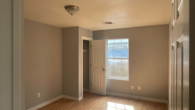 Photo - 6515 Avenue B