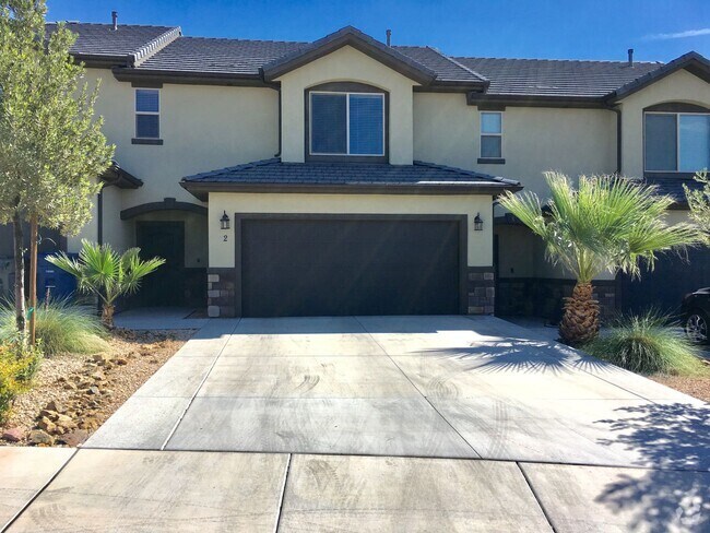 Building Photo - Townhome with 2-car garage in great location