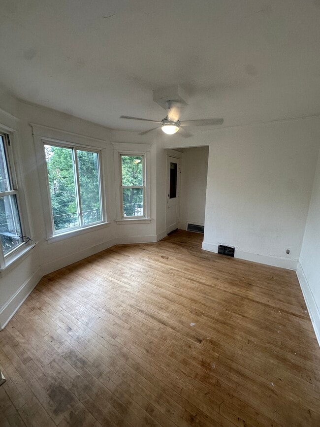 Photo - 932 S 4th St Unit Upper