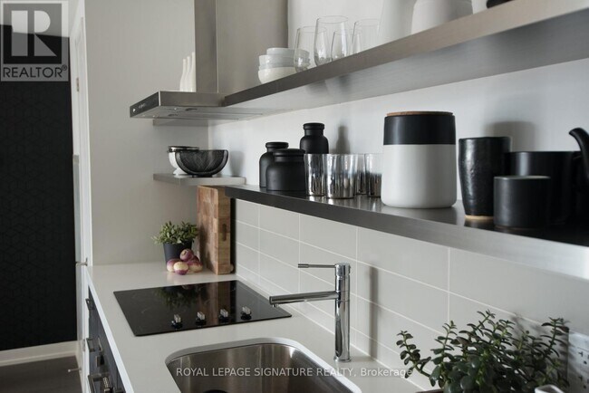 Photo - 560 King St W Unité 614