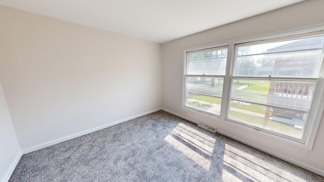 1BR, 1BA - 650 SF - Bedroom
