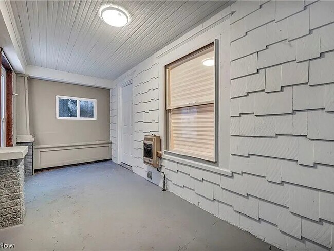 Photo - 960 Whittier Ave