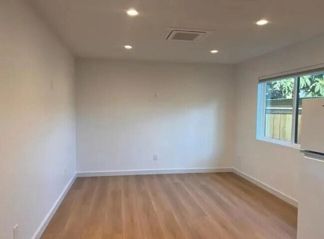 1821 Chino St Unit C