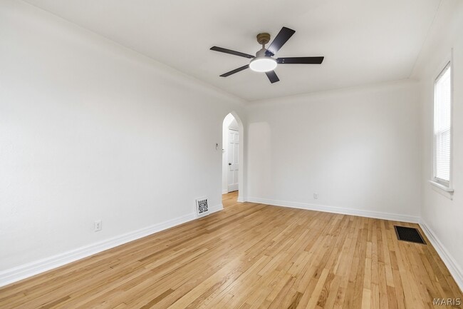 Photo - 5826 Telegraph Rd