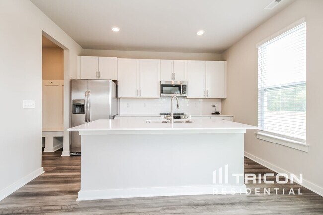 Photo - 1724 Lannister Ave