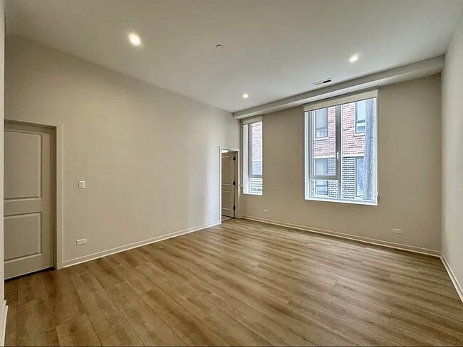 Photo - 3207 N Narragansett Ave