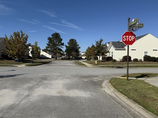 Photo - 600 Trellis Square