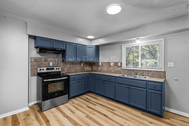 Photo - 10465 Lord Dr