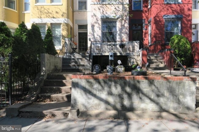 Photo - 1031 Park Rd NW