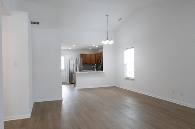 Photo - 931 Maidstone Ave