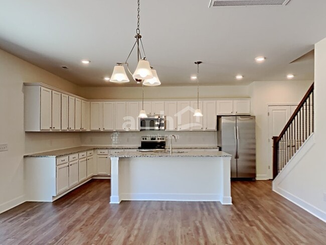 2924 Throneberry Ln
