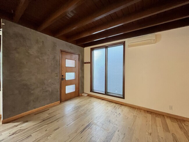 Photo - Large NW Portland Home Near Shops & Restaurants with Finished Basement & Bay Windows