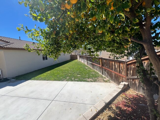 Photo - 27922 Crescent Ct