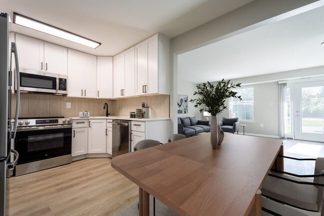 Fox Ridge and Lakeview Park Apartments