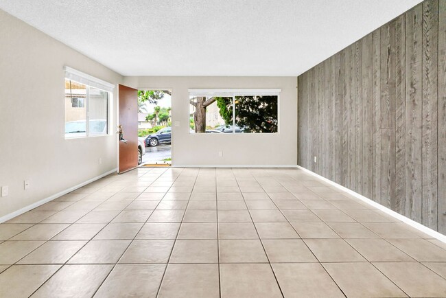 Building Photo - Great Three bedroom in UTC!  Available now!