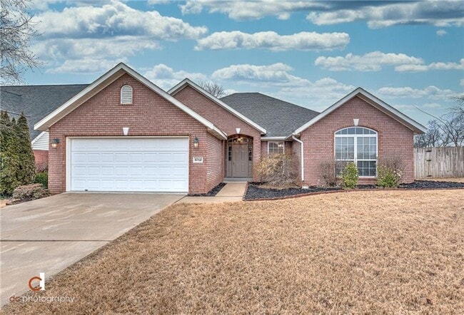 Building Photo - Spacious 4BR Home in Rogers!!!!