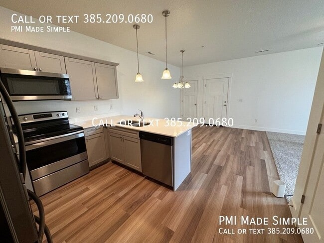 Building Photo - 1985 N 3330 W Unit B201