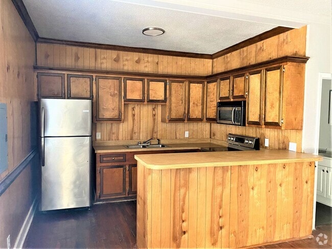 Building Photo - 753 Center St Unit 753-5 Cent Rental
