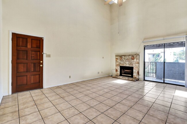 Photo - ***MOVE-IN SPECIAL: ONE WEEK FREE***Stylis...