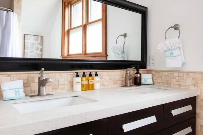 Photo - 1515 Iverson St NE