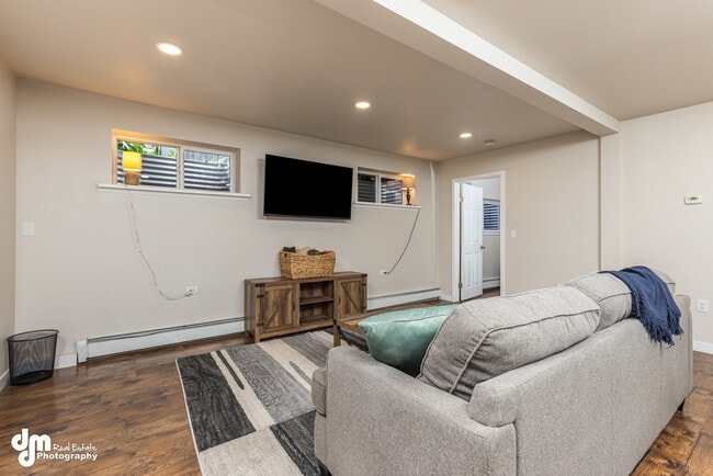 Photo - 684 Cedar St