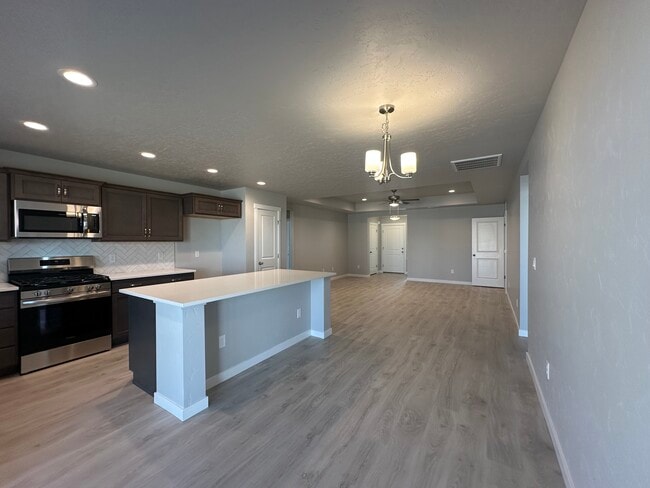 Photo - 1990 Cashel St