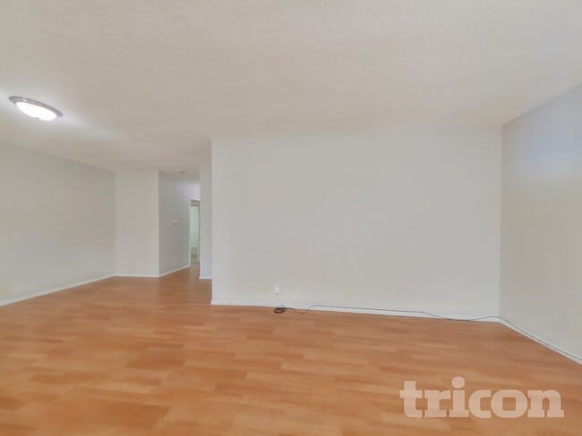 Photo - 573 Laurel St