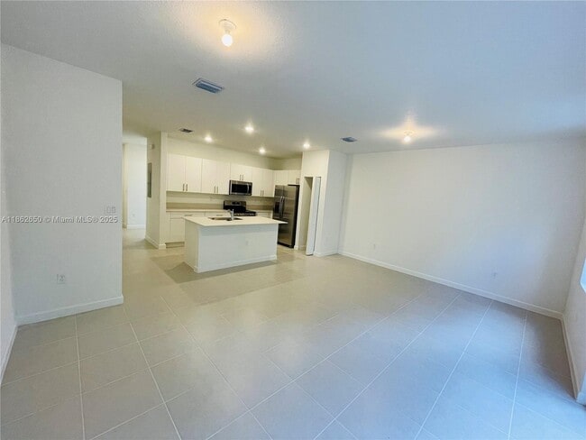 Photo - 110 SE 10th St