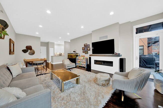 Photo - 550 W Fulton St