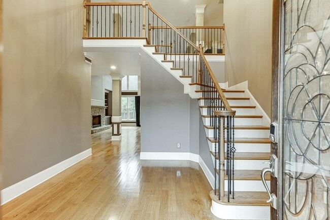 Photo - 940 Chateau Forest Rd