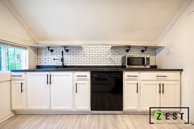 Photo - 20830 Westview Ave Unit 2