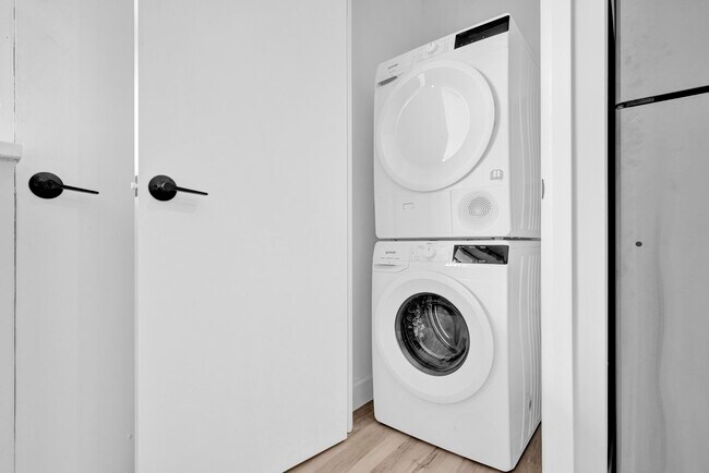 Photo - 535 The East Mall