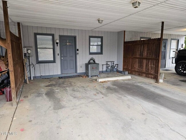 Photo - 202 Oakcrest Cir