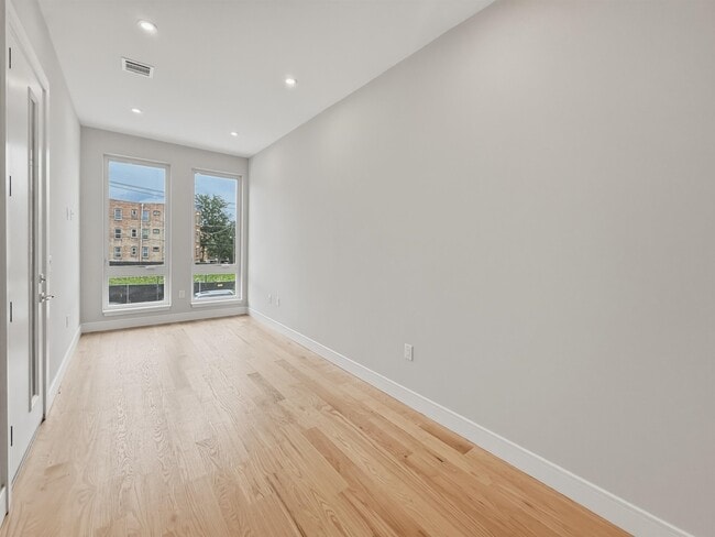 Photo - 29 Clinton Ave Unit #2-A
