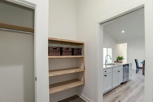 Photo - 5314-5316 Pinecrest