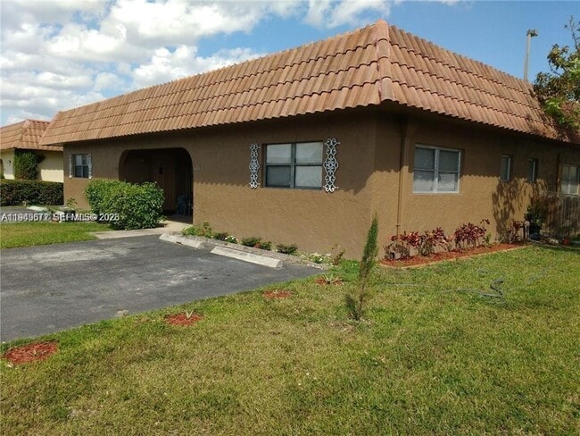 Building Photo - 7006 NW 78th Ave Unit 1-2