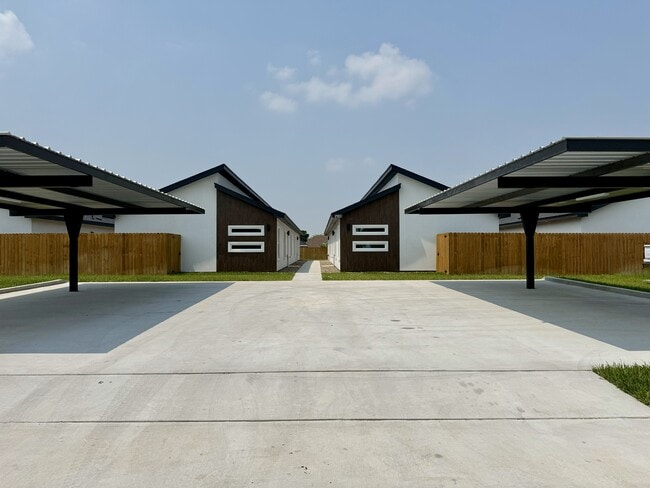 Building Photo - 1308 W Platinum Dr Unit 2