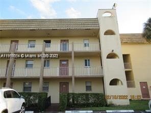 Building Photo - 8400 Sunrise Lakes Blvd Unit 106