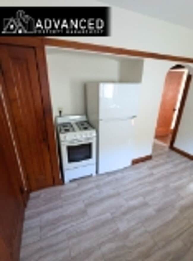 Photo - Charming 2-Bedroom Lower Unit in Milwaukee’s Tippecanoe Neighborhood – Available Now!