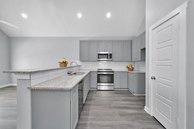 Building Photo - 16646 Meadowcroft St