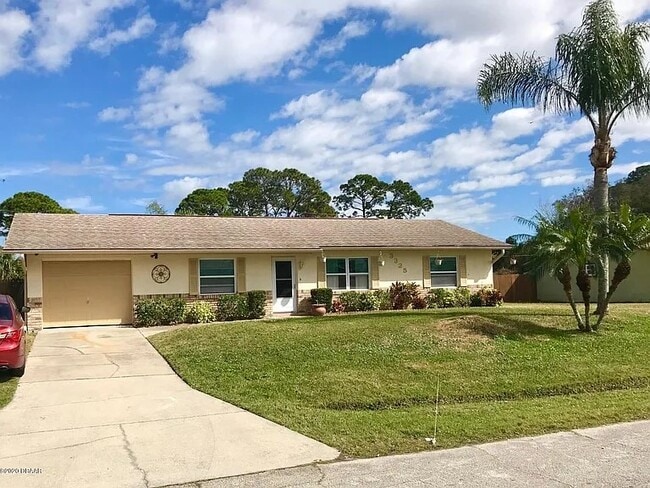 Building Photo - 3325 Queen Palm Dr Rental